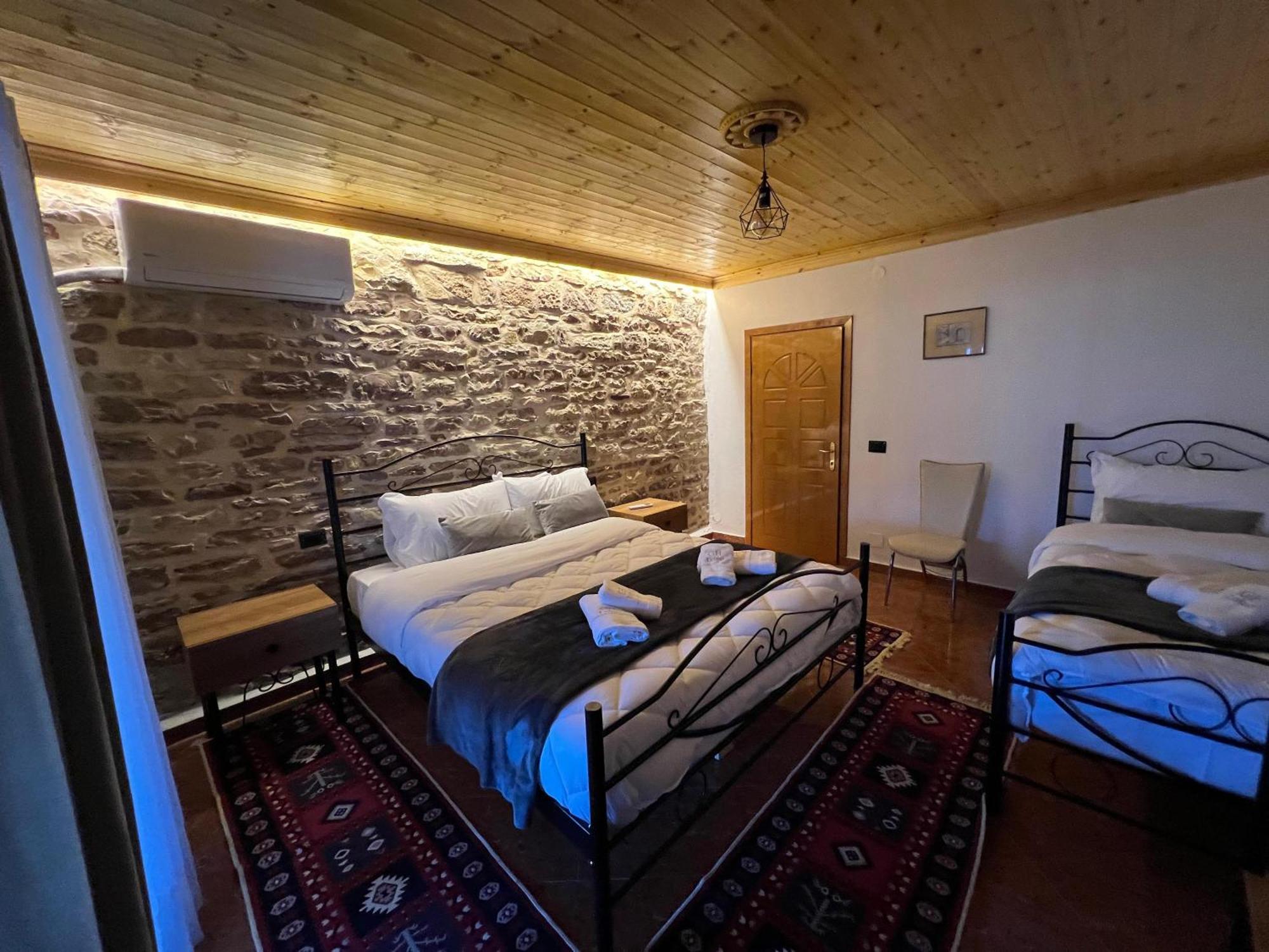 Guest house Loloci